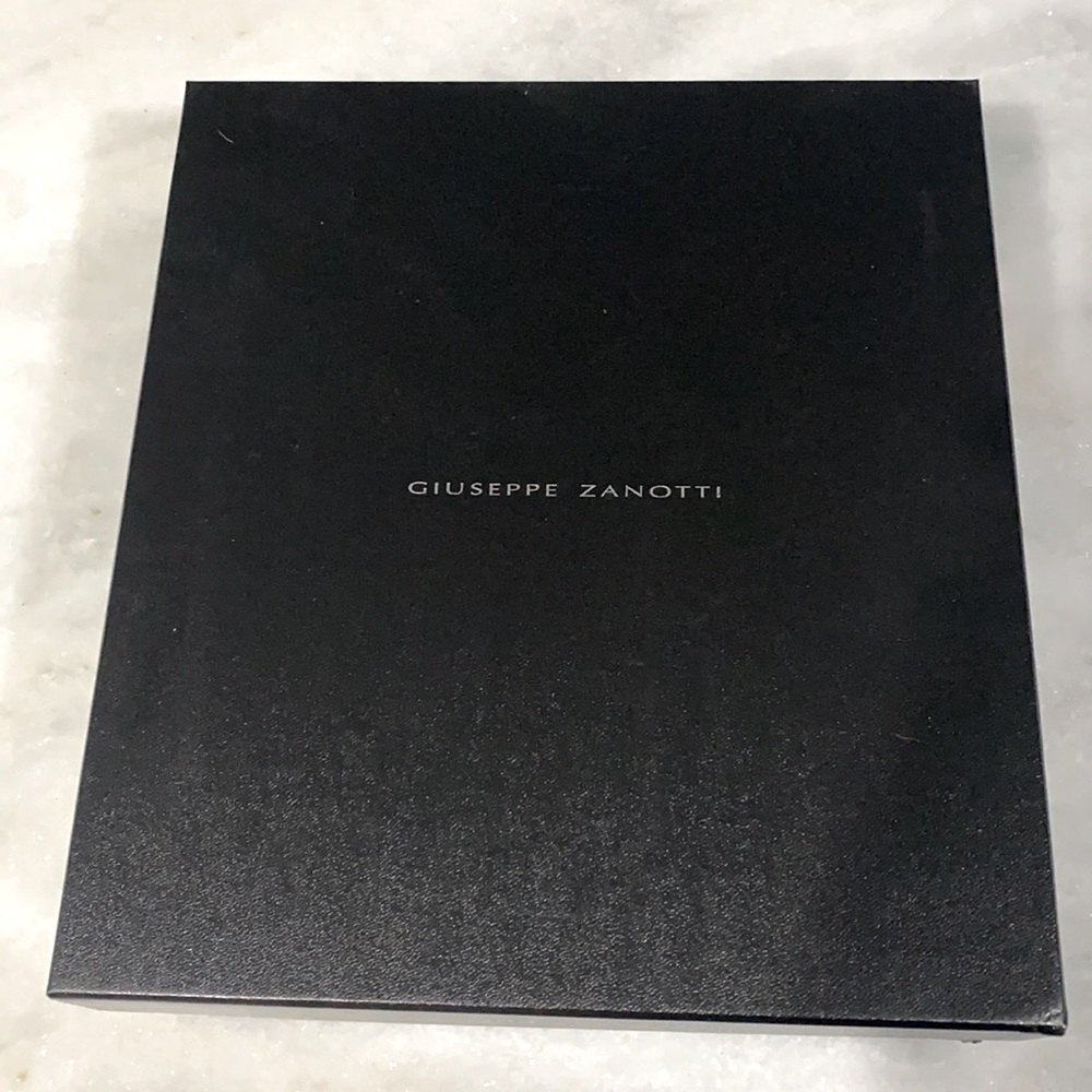 Giuseppe Zanotti shoe box